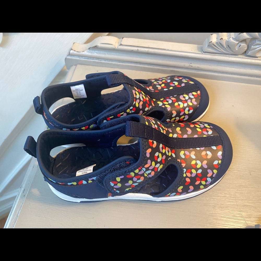 Lands End Girls Water Shoes, Sz 1, NWOT